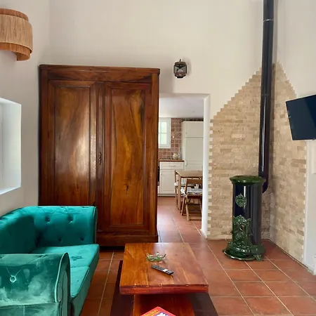 La Serre Des Mourgues Bed & Breakfast 4*
