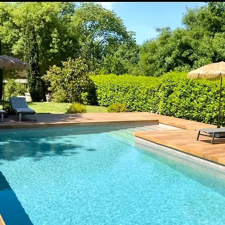 La Serre Des Mourgues Bed & Breakfast 4*