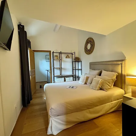 La Serre Des Mourgues Bed & Breakfast 4*